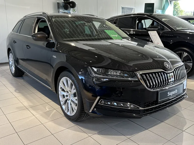 Čierna Škoda Superb Combi Laurin & Klement